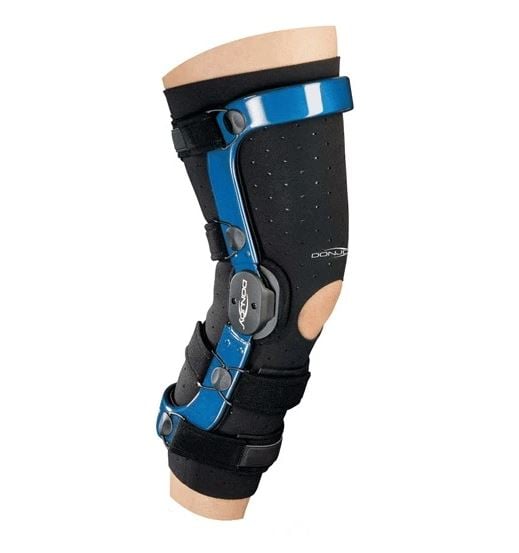 Knee sleeve or hinged brace: which support fits your rehab plan?