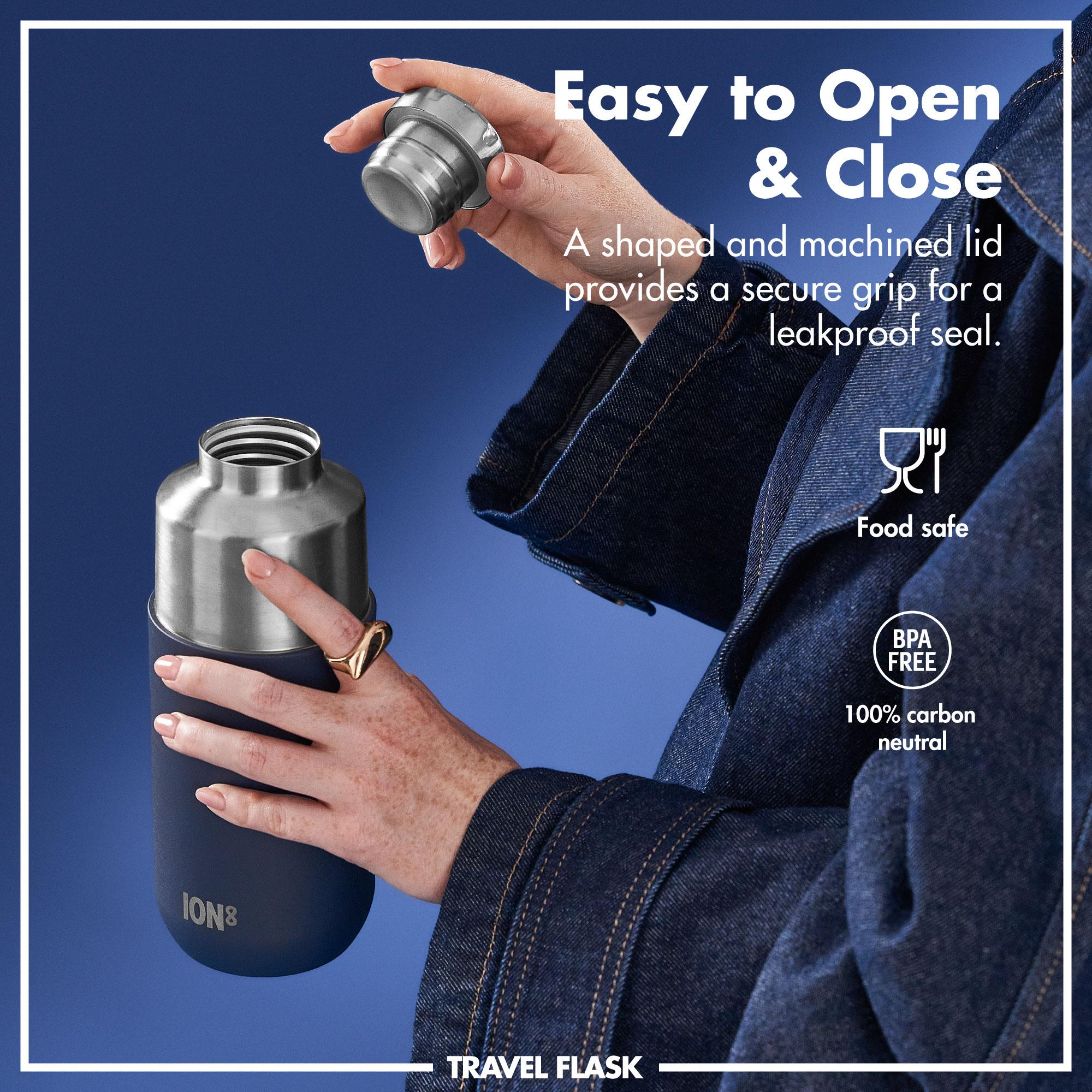 Person holding a travel flask with a blue background and text highlighting features.